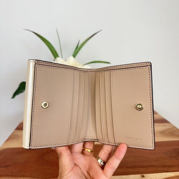 NWT COACH SMALL MORGAN‎ WALLET IN SIGNATURE LEATHER - Picture 4 of 7